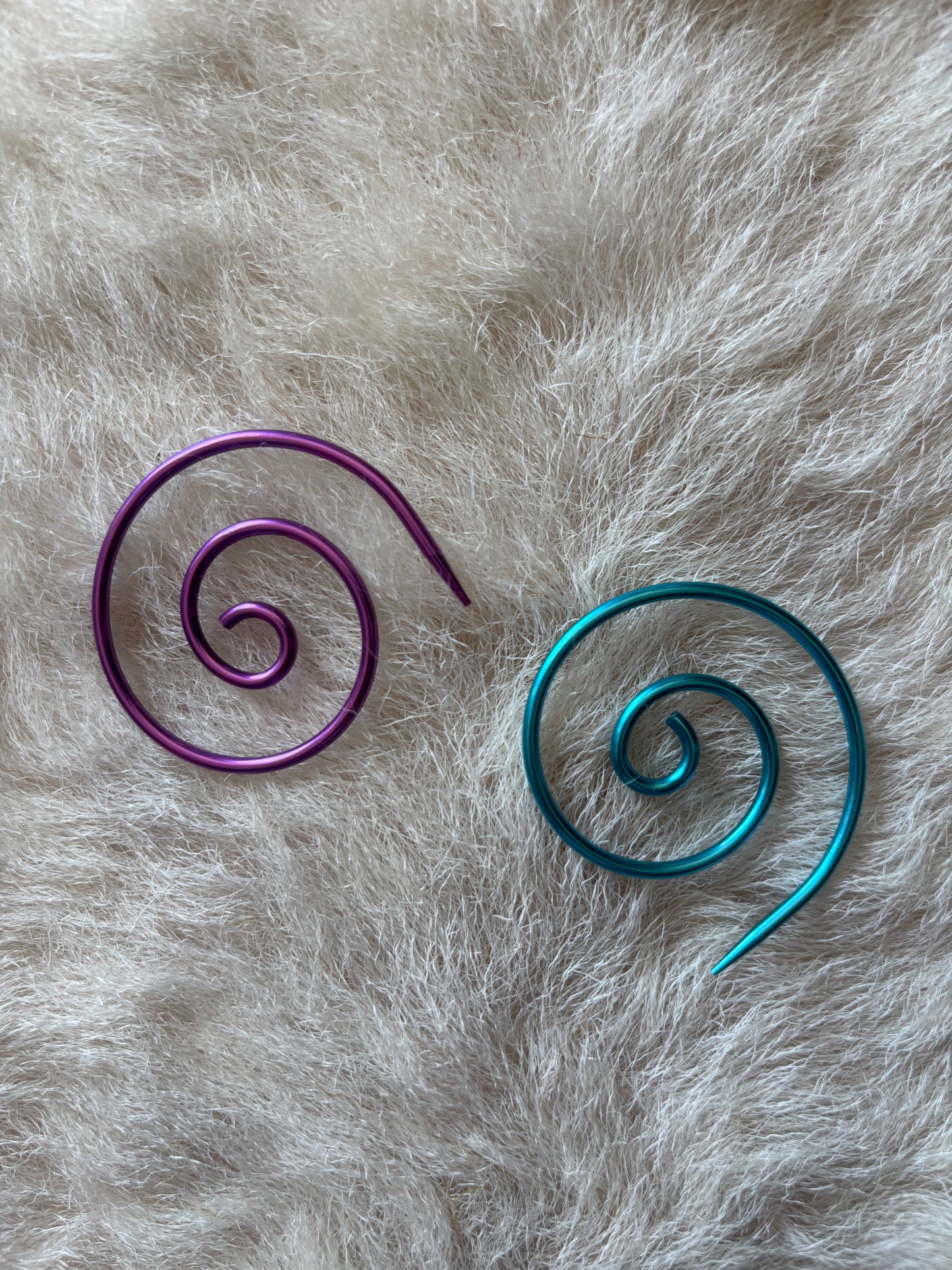 purple and blue cable needles from Heavenly Yarns.
