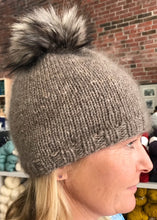 Load image into Gallery viewer, Faux Fur Pompoms (Pompon Polly)