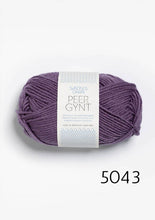 Load image into Gallery viewer, Peer Gynt (dk/light worsted) by Sandnes Garn
