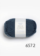Load image into Gallery viewer, Peer Gynt (dk/light worsted) by Sandnes Garn
