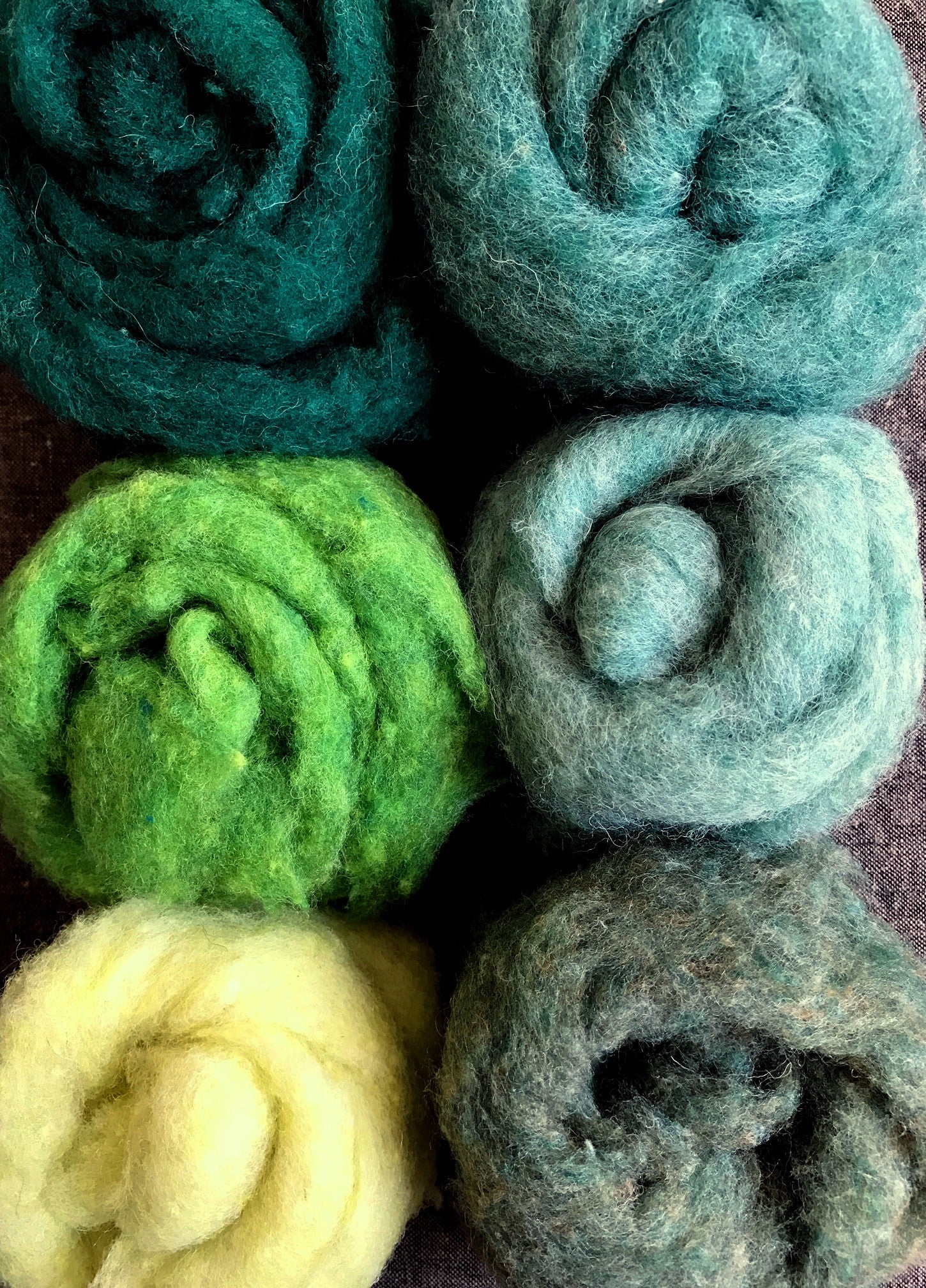 Wool Roving by Bartlettyarns – Heavenly Yarns / Fiber of Maine